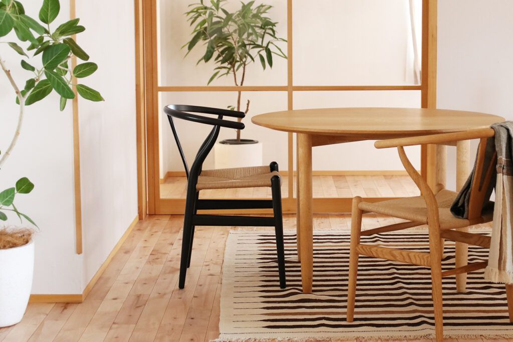 Yチェアブラックカラーをダイニングチェアとしてコーディネート