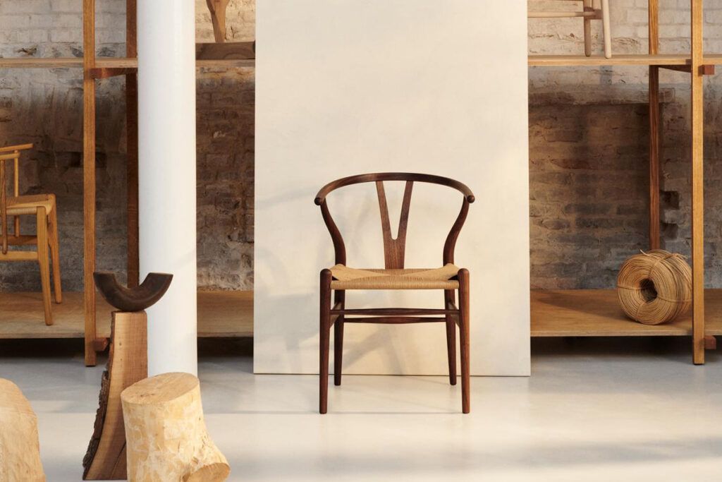 カールハンセンのYチェアウォルナット仕様を住まいに。