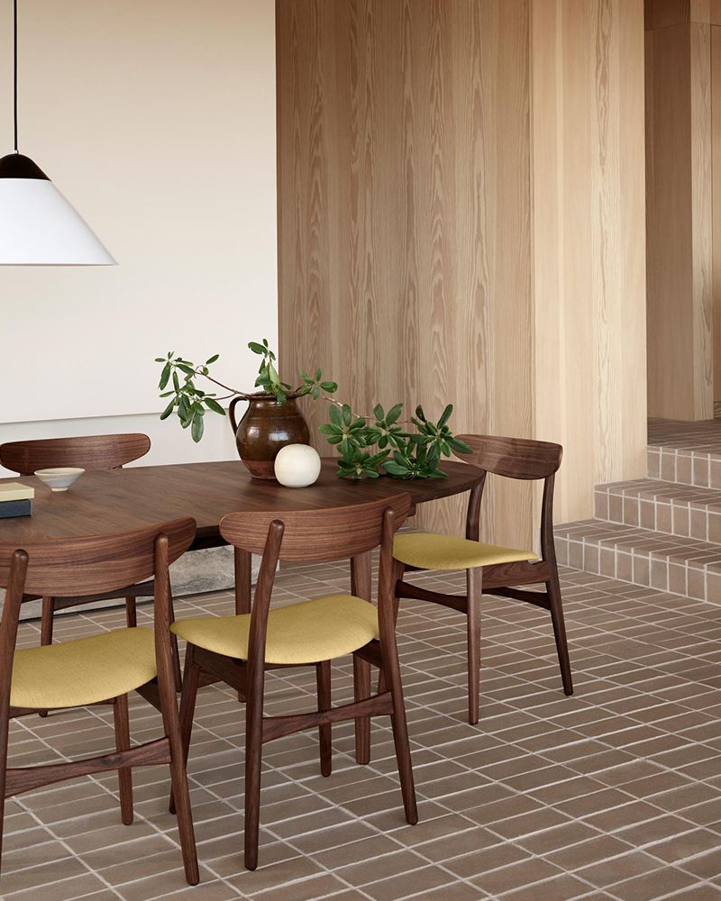 ウォルナット材のCH30を揃えたダインング