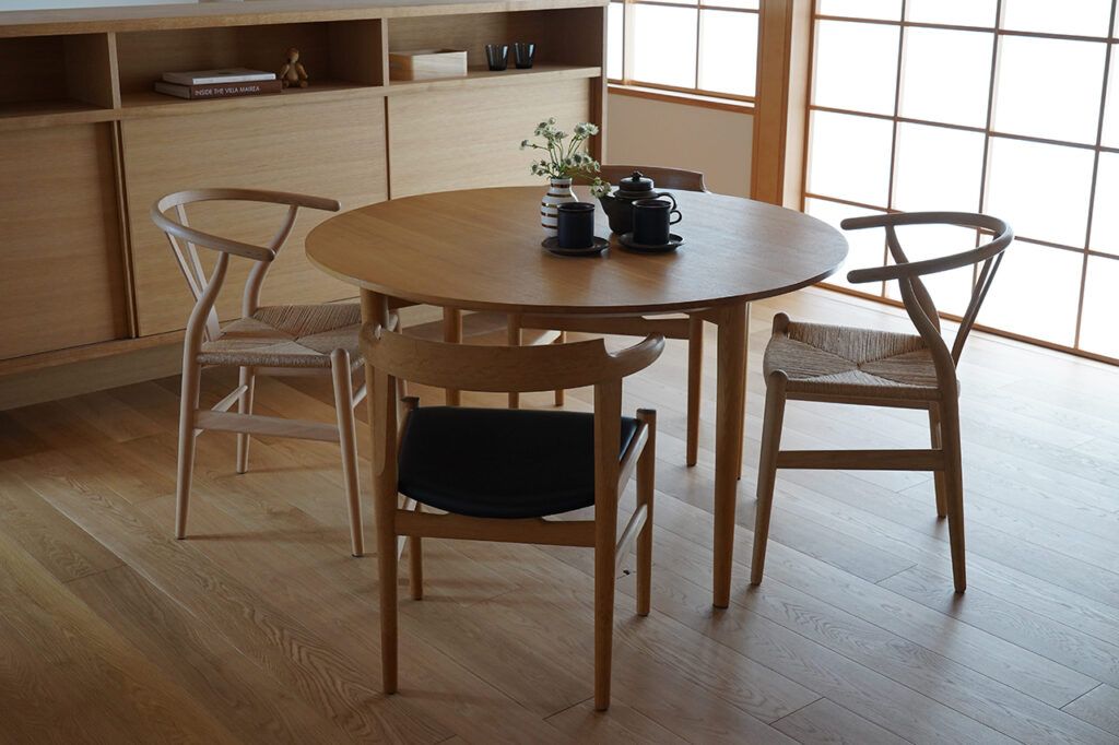 カールハンセンの人気ダイニングチェアをコーディネート
