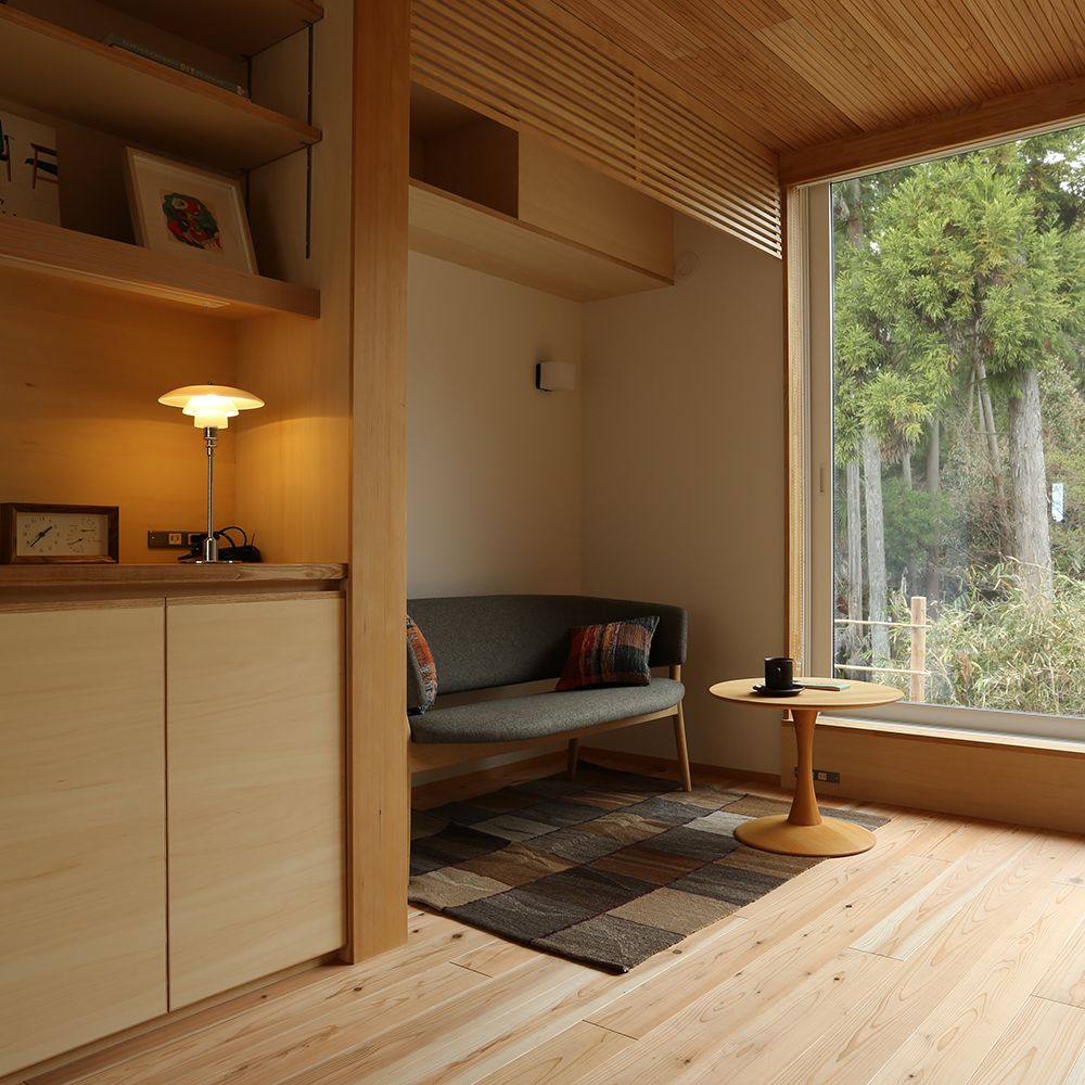 木の家にルイスポールセンのPH2/1ペンダントをコーディネート。