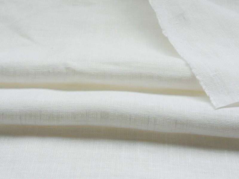リネンらしい素朴な素材感のコロニアルチェックのホワイトリネン